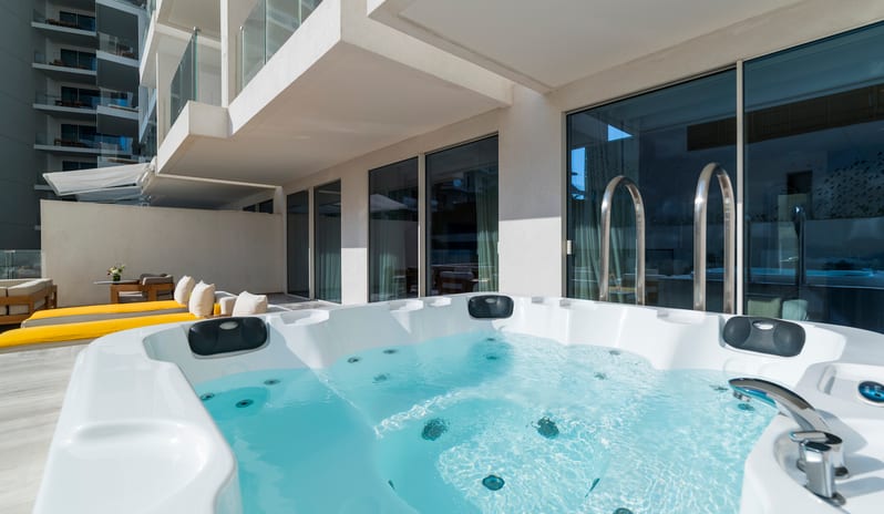FIVE Palm Jumeirah Dubai-Four Bedroom Duplex Penthouse Suite Jacuzzi_18703